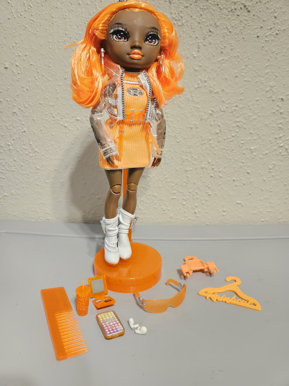 Rainbow High Michelle st Charles Doll 11” Orange Wavy Hair Dark, Stand + Accs